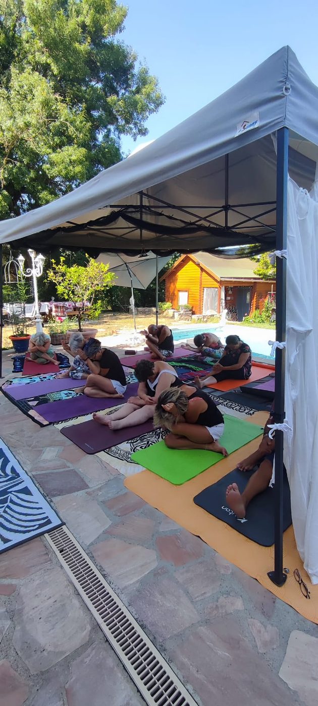 Cours de yoga en plein air